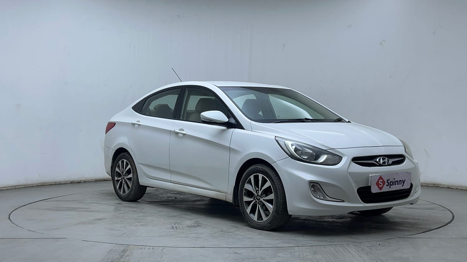 Used 2013 Hyundai Verna Fluidic 1.6 CRDi SX Diesel Manual exterior RIGHT FRONT CORNER VIEW