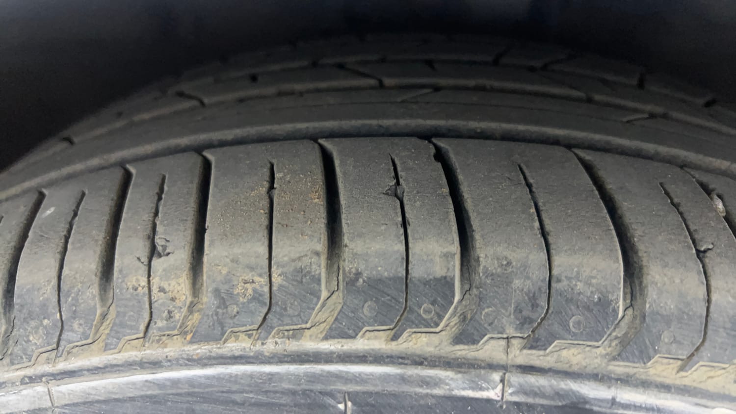Used 2013 Hyundai Verna Fluidic 1.6 CRDi SX Diesel Manual tyres RIGHT FRONT TYRE TREAD VIEW