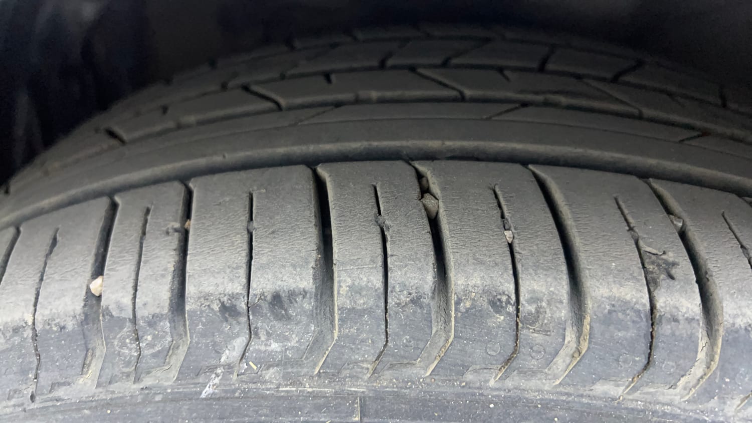 Used 2013 Hyundai Verna Fluidic 1.6 CRDi SX Diesel Manual tyres LEFT FRONT TYRE TREAD VIEW