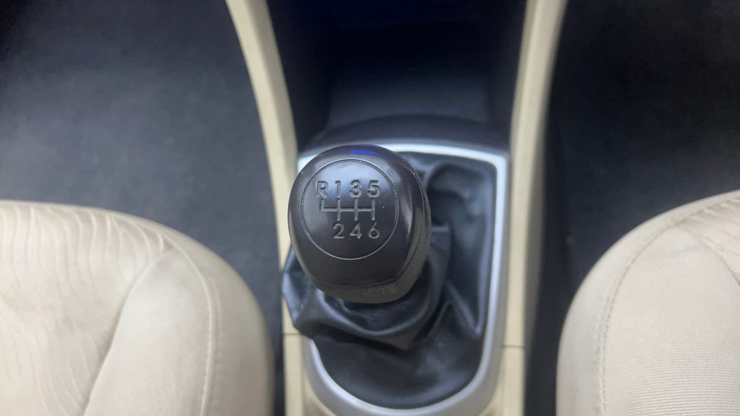 Used 2013 Hyundai Verna Fluidic 1.6 CRDi SX Diesel Manual interior GEAR  KNOB VIEW