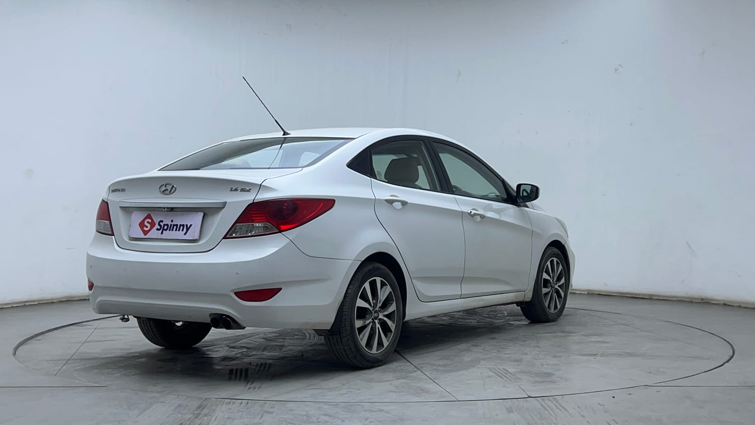 Used 2013 Hyundai Verna Fluidic 1.6 CRDi SX Diesel Manual exterior RIGHT REAR CORNER VIEW