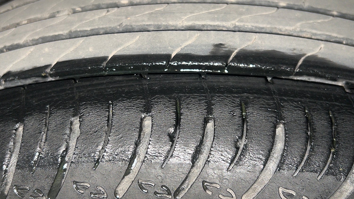 Used 2021 Nissan Magnite XV Premium Turbo (O) CVT Petrol Automatic tyres LEFT REAR TYRE TREAD VIEW