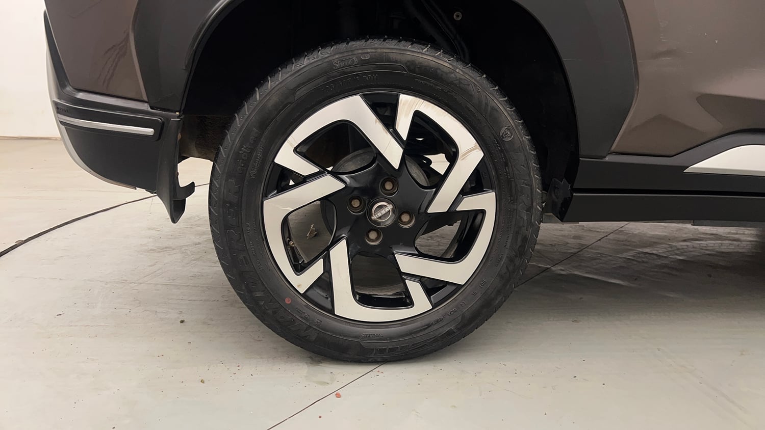 Used 2021 Nissan Magnite XV Premium Turbo (O) CVT Petrol Automatic tyres RIGHT REAR TYRE RIM VIEW