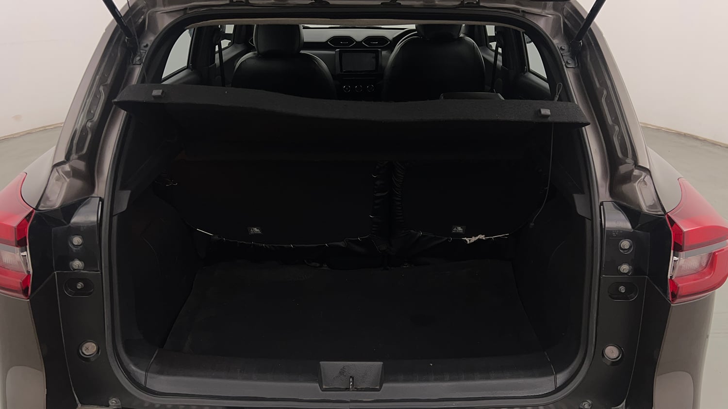 Used 2021 Nissan Magnite XV Premium Turbo (O) CVT Petrol Automatic interior DICKY INSIDE VIEW