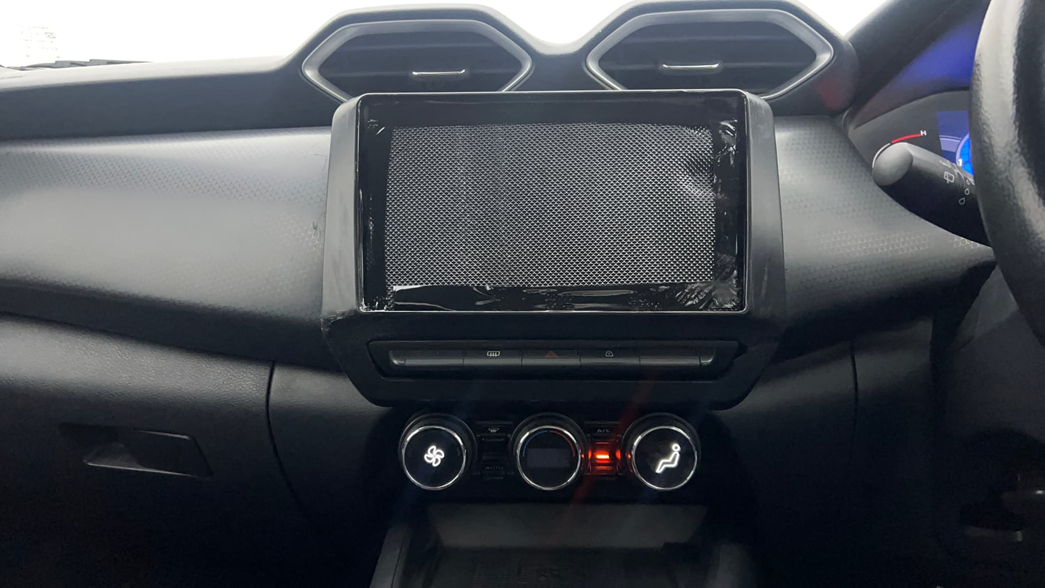 Used 2021 Nissan Magnite XV Premium Turbo (O) CVT Petrol Automatic interior MUSIC SYSTEM & AC CONTROL VIEW