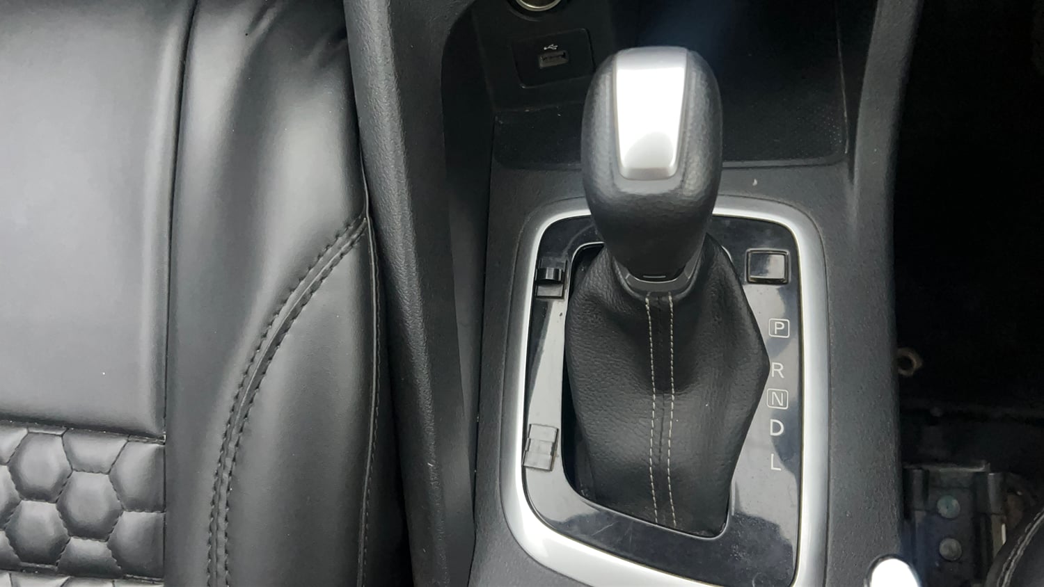 Used 2021 Nissan Magnite XV Premium Turbo (O) CVT Petrol Automatic interior GEAR  KNOB VIEW