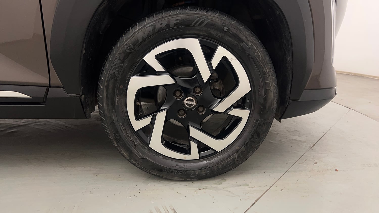 Used 2021 Nissan Magnite XV Premium Turbo (O) CVT Petrol Automatic tyres RIGHT FRONT TYRE RIM VIEW