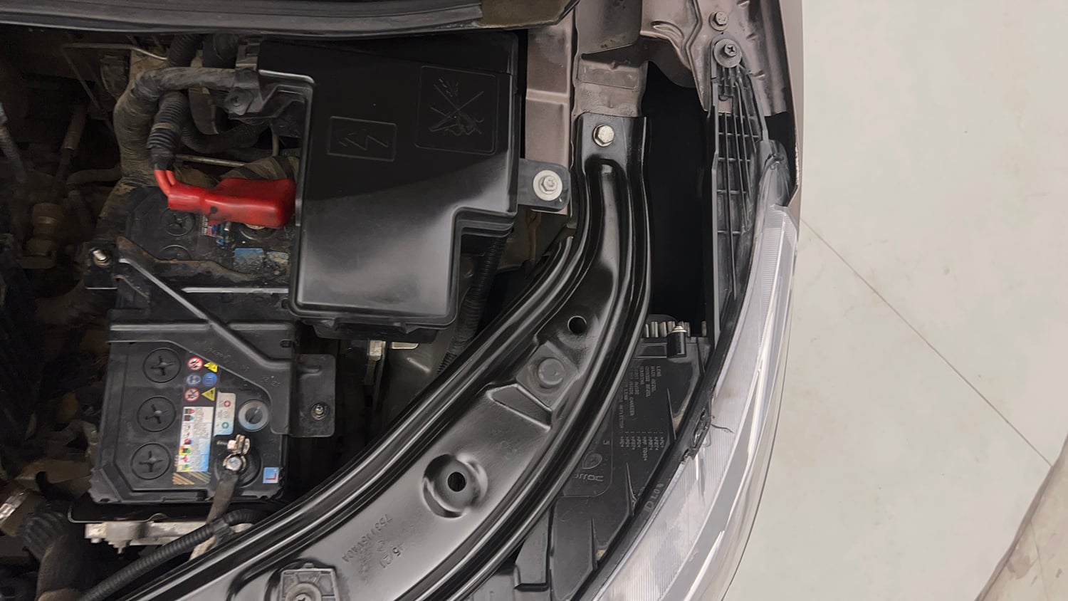 Used 2021 Nissan Magnite XV Premium Turbo (O) CVT Petrol Automatic engine ENGINE LEFT SIDE VIEW