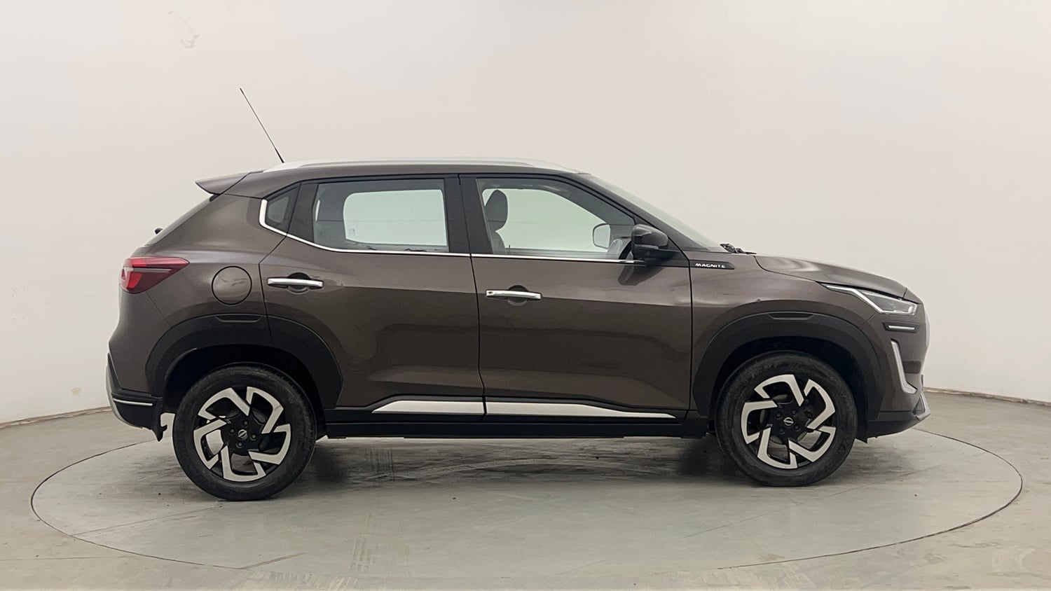 Used 2021 Nissan Magnite XV Premium Turbo (O) CVT Petrol Automatic exterior RIGHT SIDE VIEW
