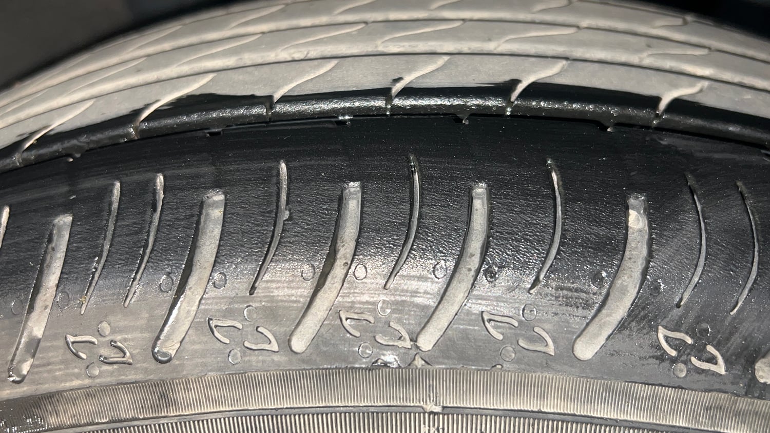 Used 2021 Nissan Magnite XV Premium Turbo (O) CVT Petrol Automatic tyres RIGHT FRONT TYRE TREAD VIEW