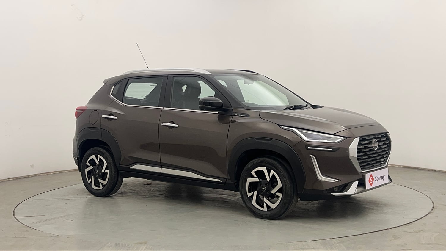 Used 2021 Nissan Magnite XV Premium Turbo (O) CVT Petrol Automatic exterior RIGHT FRONT CORNER VIEW