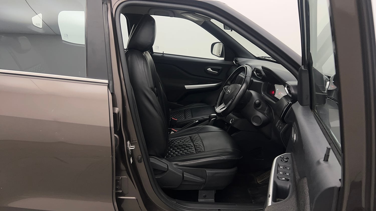 Used 2021 Nissan Magnite XV Premium Turbo (O) CVT Petrol Automatic interior RIGHT SIDE FRONT DOOR CABIN VIEW