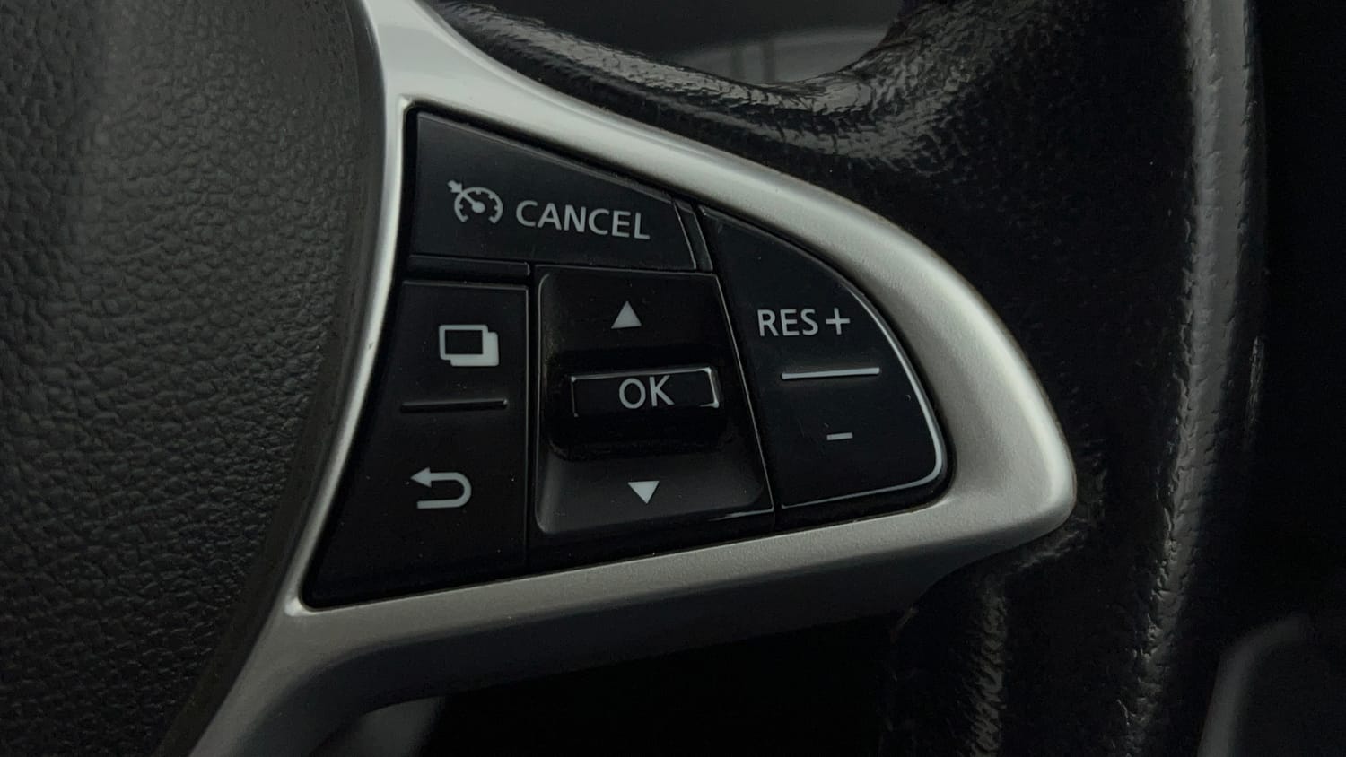 Used 2021 Nissan Magnite XV Premium Turbo (O) CVT Petrol Automatic top_features Cruise control