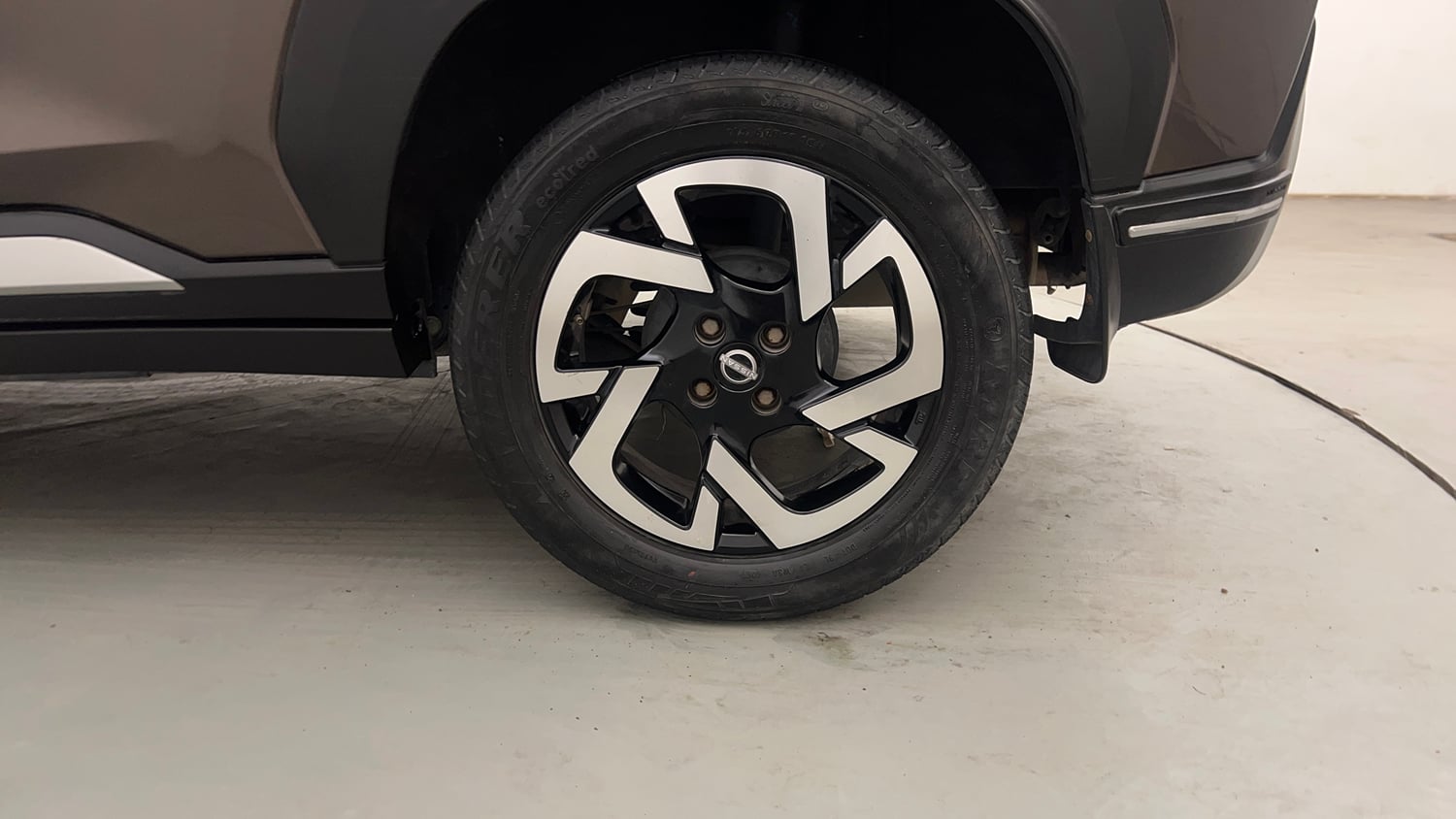 Used 2021 Nissan Magnite XV Premium Turbo (O) CVT Petrol Automatic tyres LEFT REAR TYRE RIM VIEW