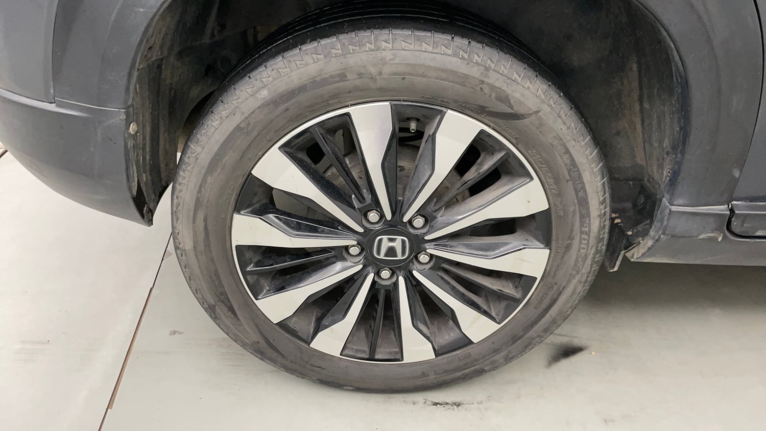 Used 2024 Honda Elevate ZX MT Petrol Manual tyres RIGHT REAR TYRE RIM VIEW