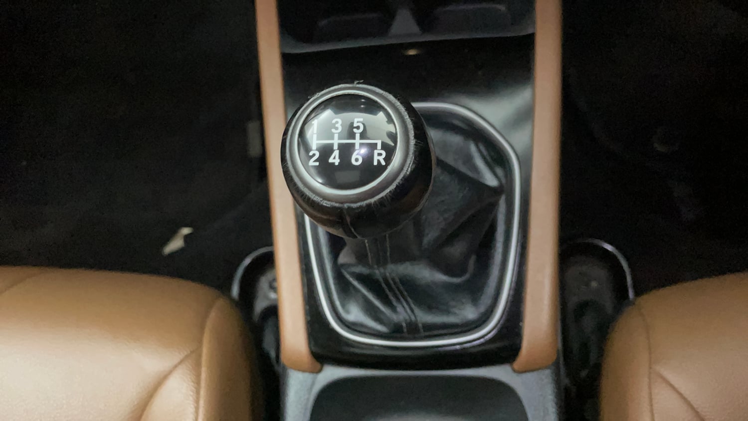Used 2024 Honda Elevate ZX MT Petrol Manual interior GEAR  KNOB VIEW