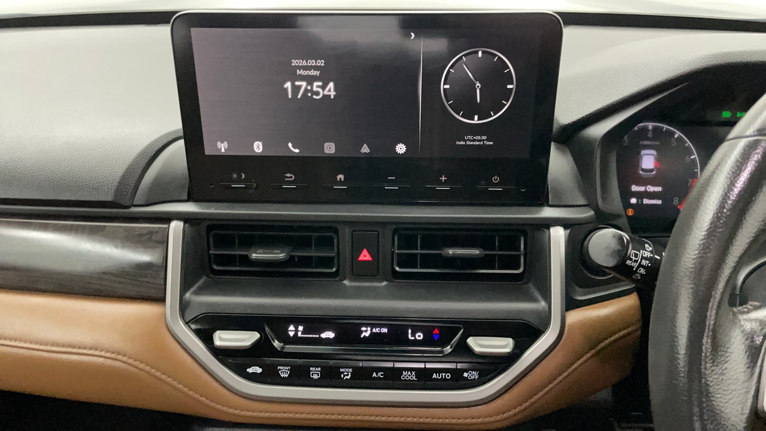 Used 2024 Honda Elevate ZX MT Petrol Manual interior MUSIC SYSTEM & AC CONTROL VIEW