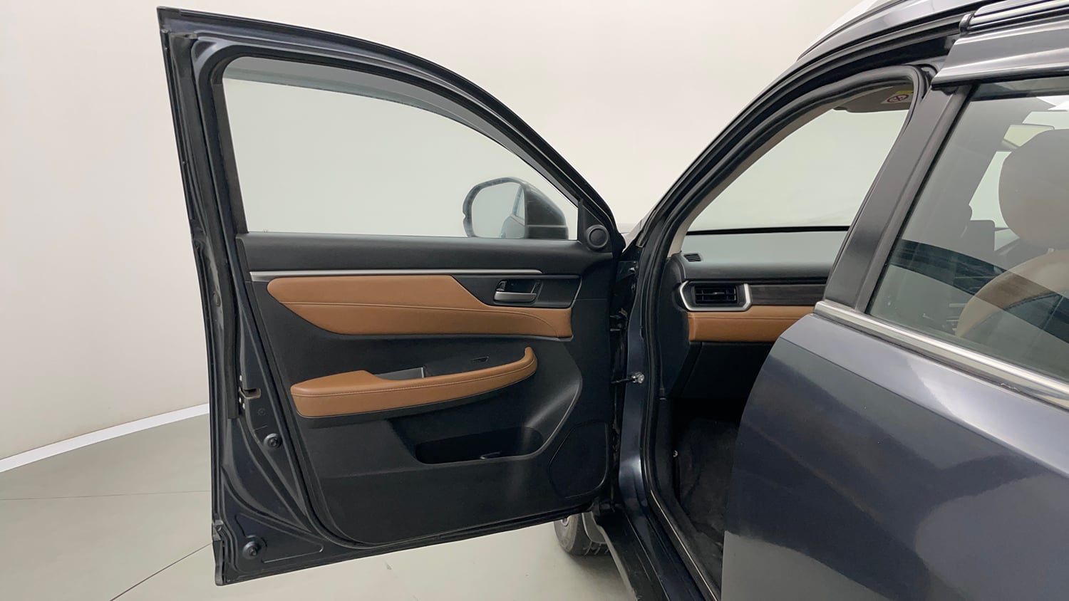 Used 2024 Honda Elevate ZX MT Petrol Manual interior LEFT FRONT DOOR OPEN VIEW