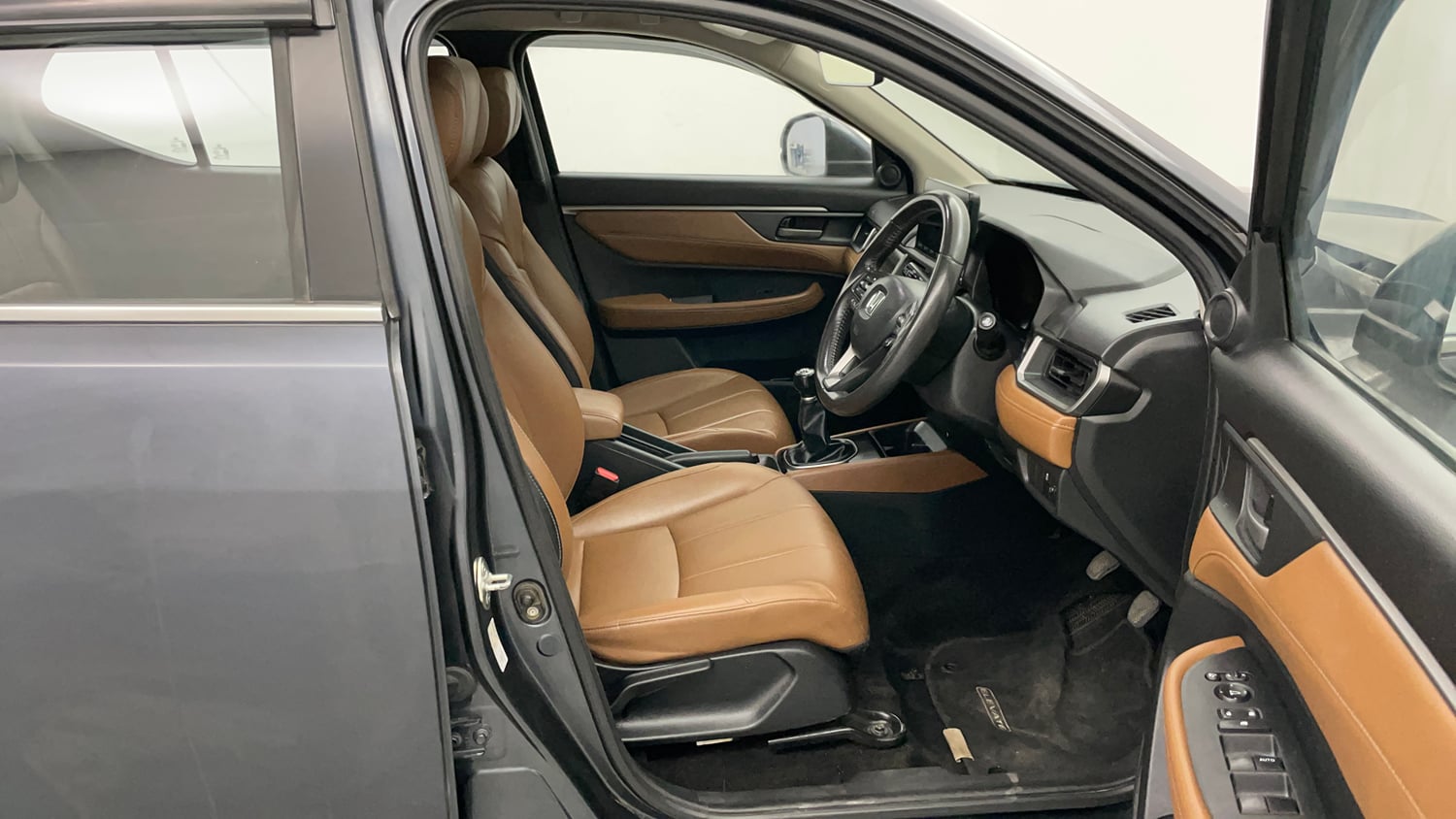 Used 2024 Honda Elevate ZX MT Petrol Manual interior RIGHT SIDE FRONT DOOR CABIN VIEW