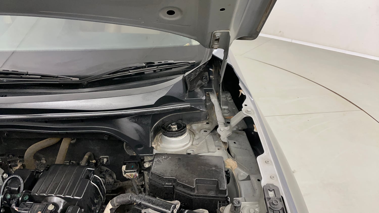 Used 2024 Honda Elevate ZX MT Petrol Manual engine ENGINE LEFT SIDE HINGE & APRON VIEW