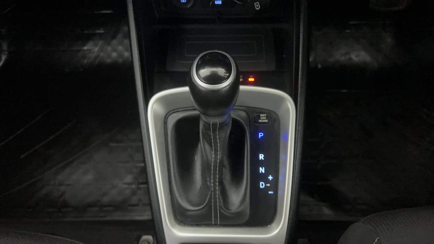 Used 2019 Hyundai Venue SX Plus 1.0 Turbo DCT Petrol Automatic interior GEAR  KNOB VIEW