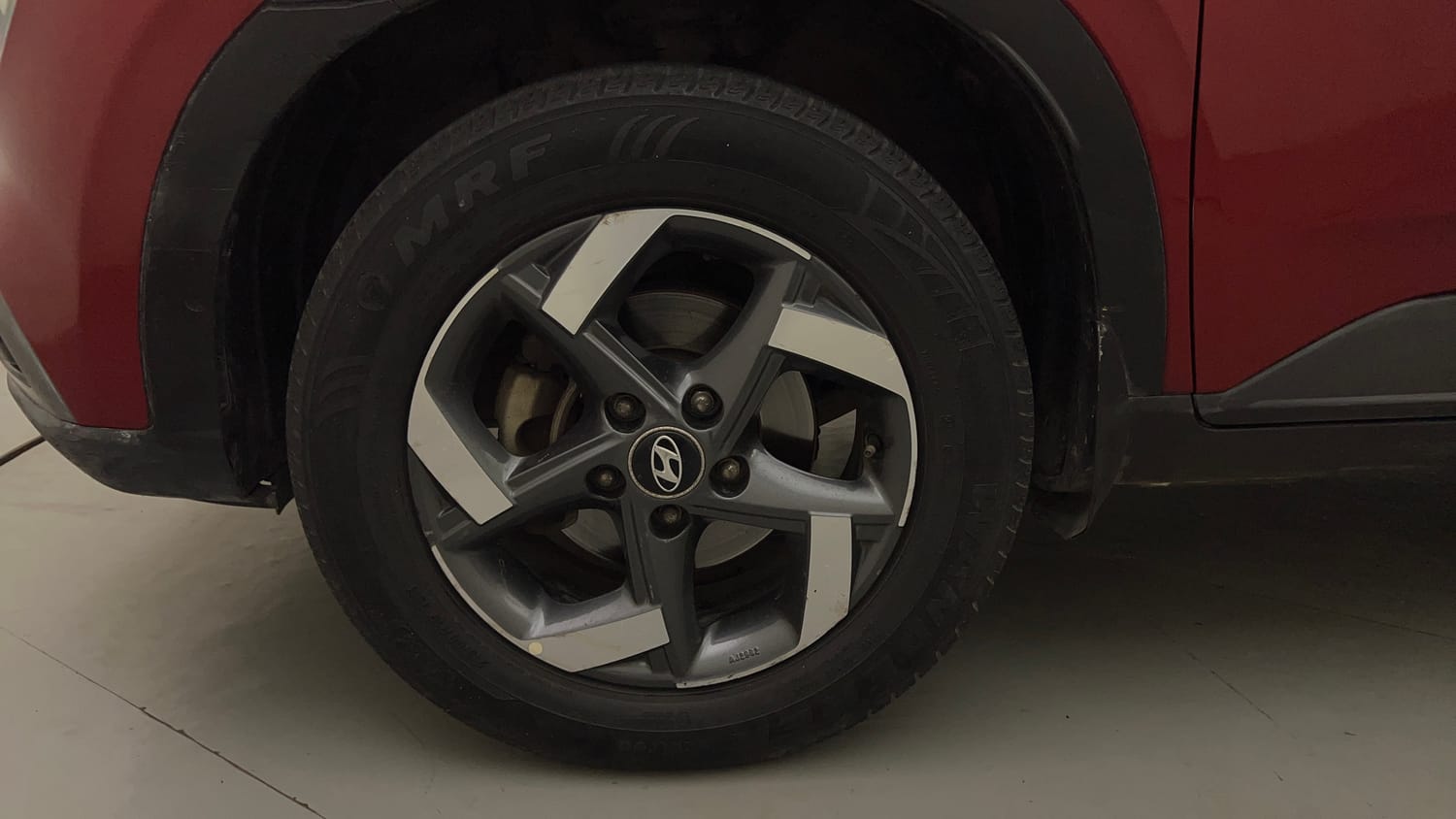 Used 2019 Hyundai Venue SX Plus 1.0 Turbo DCT Petrol Automatic tyres LEFT FRONT TYRE RIM VIEW