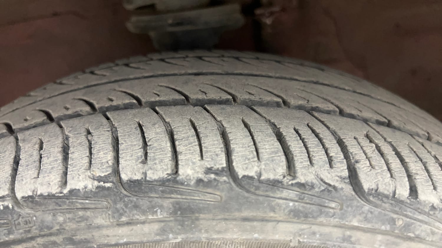 Used 2017 Maruti Suzuki Alto K10 [2014-2019] VXI AMT (O) Petrol Automatic tyres LEFT FRONT TYRE TREAD VIEW