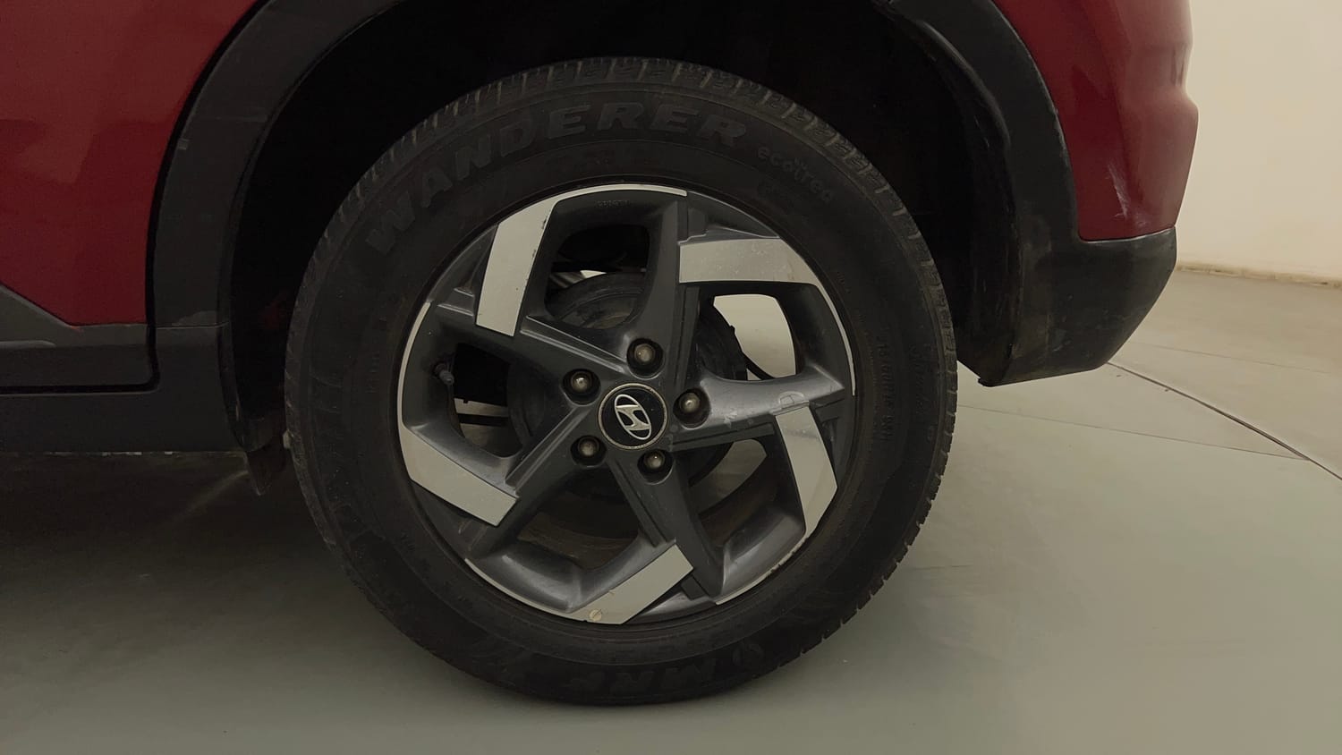 Used 2019 Hyundai Venue SX Plus 1.0 Turbo DCT Petrol Automatic tyres LEFT REAR TYRE RIM VIEW