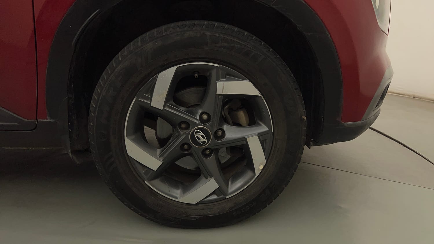 Used 2019 Hyundai Venue SX Plus 1.0 Turbo DCT Petrol Automatic tyres RIGHT FRONT TYRE RIM VIEW