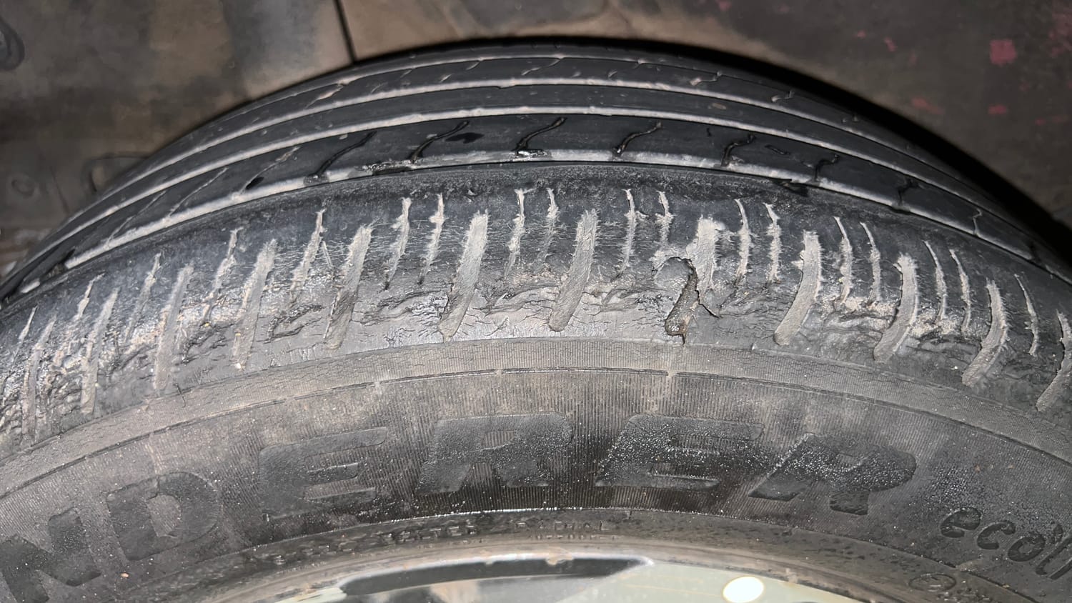 Used 2019 Hyundai Venue SX Plus 1.0 Turbo DCT Petrol Automatic tyres RIGHT REAR TYRE TREAD VIEW