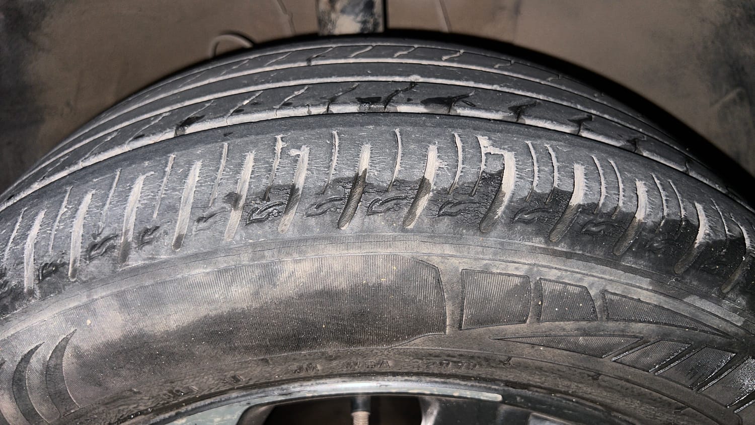 Used 2019 Hyundai Venue SX Plus 1.0 Turbo DCT Petrol Automatic tyres RIGHT FRONT TYRE TREAD VIEW
