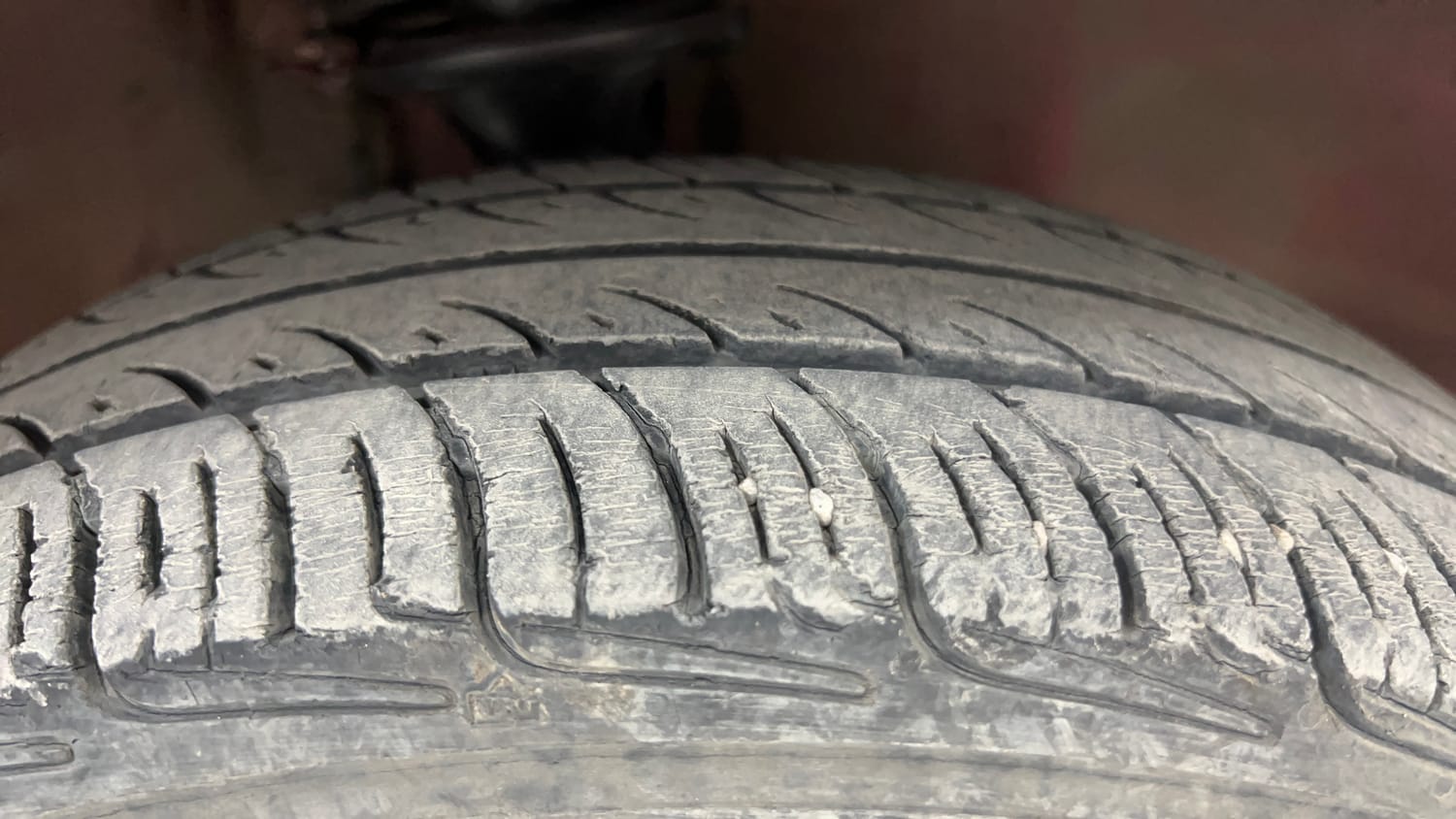 Used 2017 Maruti Suzuki Alto K10 [2014-2019] VXI AMT (O) Petrol Automatic tyres RIGHT FRONT TYRE TREAD VIEW