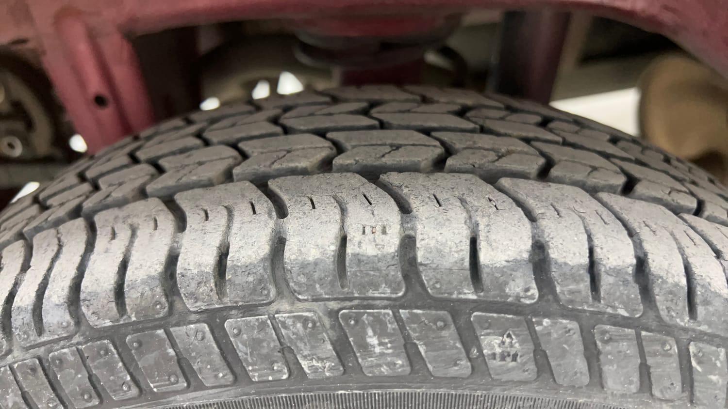 Used 2017 Maruti Suzuki Alto K10 [2014-2019] VXI AMT (O) Petrol Automatic tyres RIGHT REAR TYRE TREAD VIEW