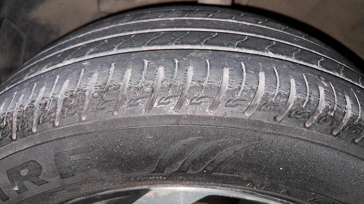 Used 2019 Hyundai Venue SX Plus 1.0 Turbo DCT Petrol Automatic tyres LEFT FRONT TYRE TREAD VIEW