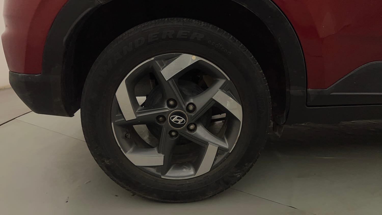 Used 2019 Hyundai Venue SX Plus 1.0 Turbo DCT Petrol Automatic tyres RIGHT REAR TYRE RIM VIEW