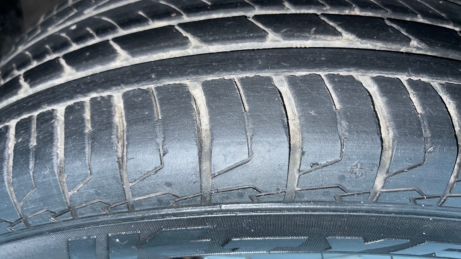 Used 2021 Hyundai Creta SX (O) 1.4 Turbo 7 DCT Petrol Automatic tyres RIGHT FRONT TYRE TREAD VIEW