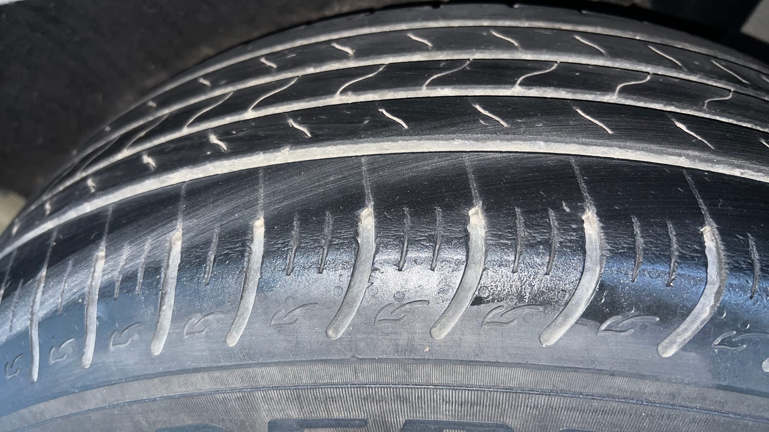 Used 2022 Kia Carens Prestige Plus 1.4 Petrol MT 7 STR Petrol Manual tyres LEFT REAR TYRE TREAD VIEW