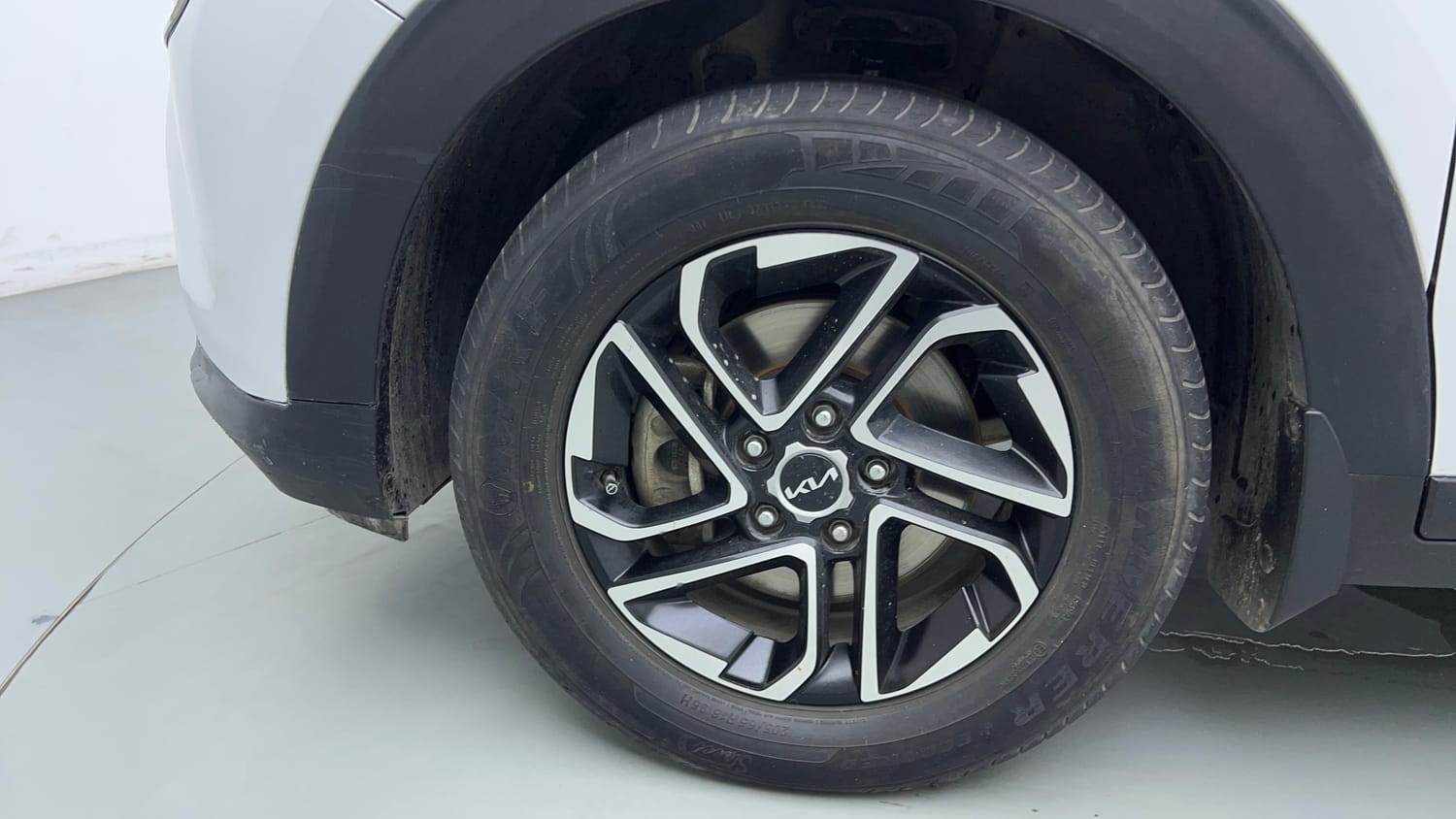 Used 2022 Kia Carens Prestige Plus 1.4 Petrol MT 7 STR Petrol Manual tyres LEFT FRONT TYRE RIM VIEW