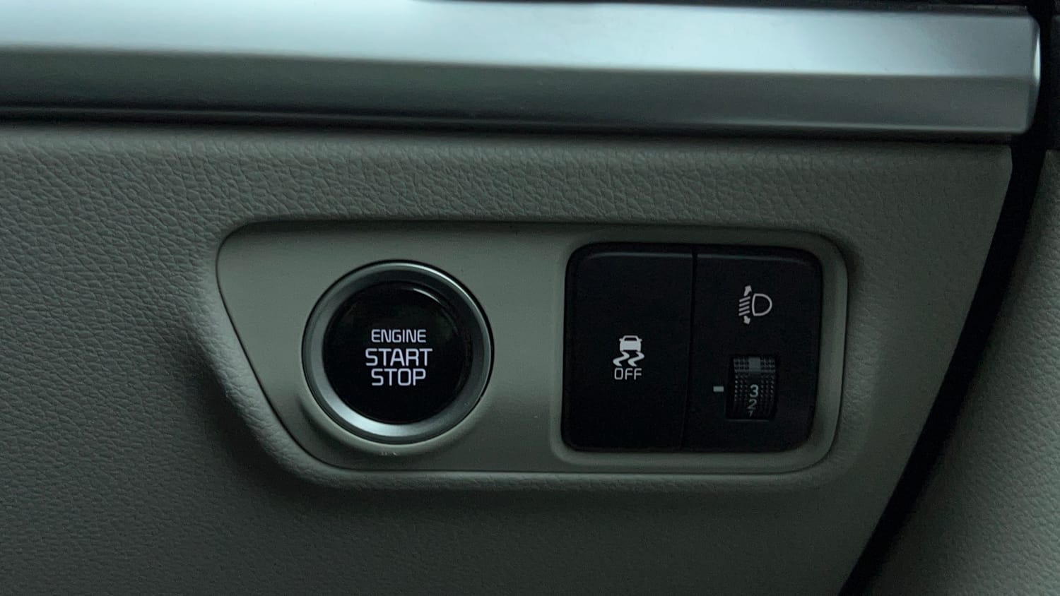 Used 2022 Kia Carens Prestige Plus 1.4 Petrol MT 7 STR Petrol Manual top_features Keyless start
