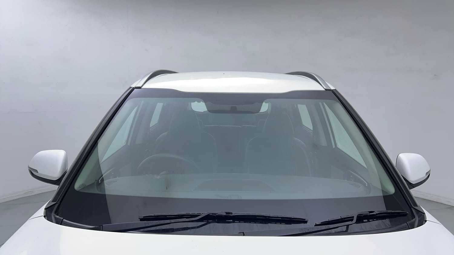 Used 2022 Kia Carens Prestige Plus 1.4 Petrol MT 7 STR Petrol Manual exterior FRONT WINDSHIELD VIEW