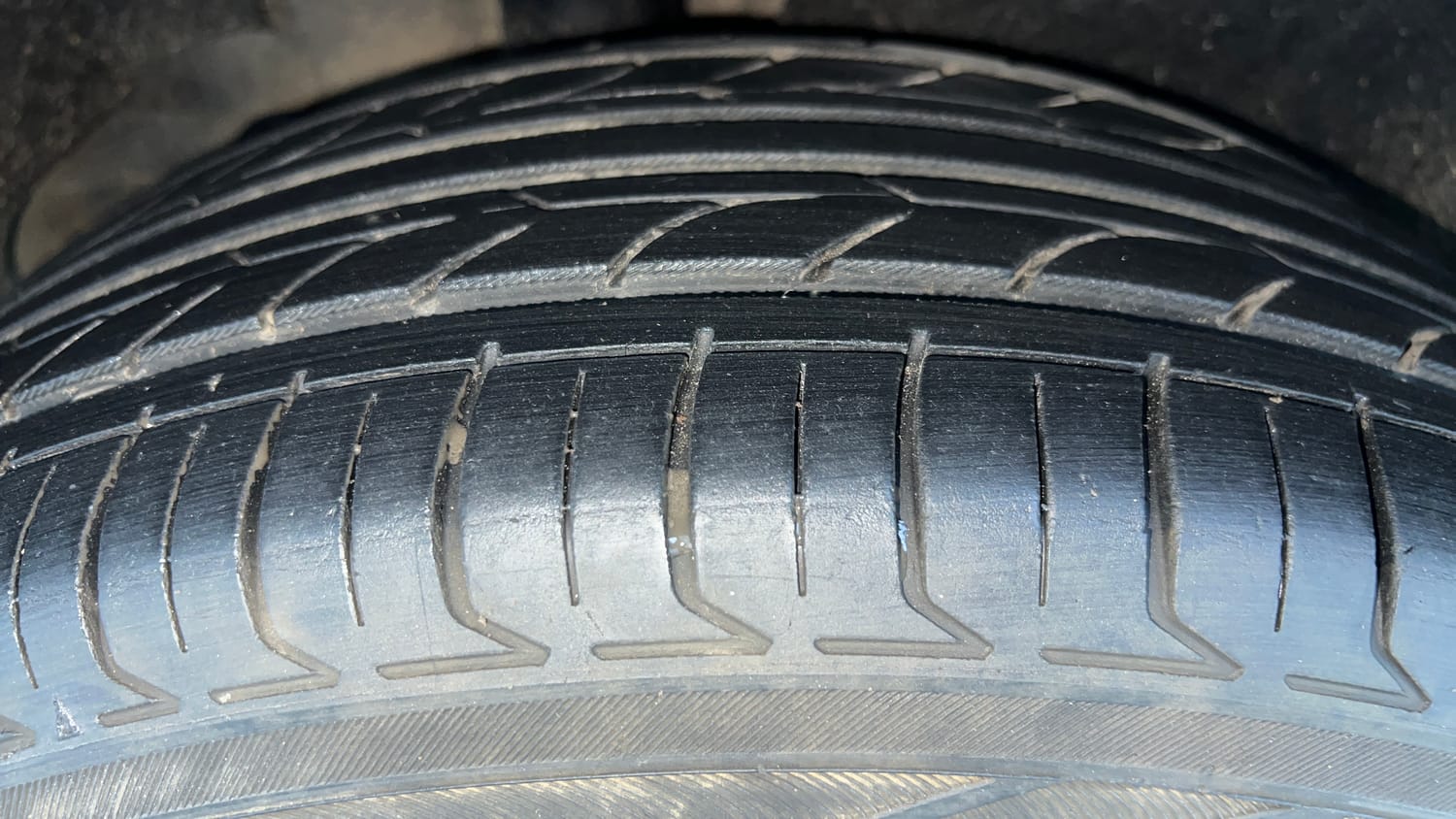 Used 2022 Kia Carens Luxury Plus 1.5 Diesel 6 STR Diesel Manual tyres RIGHT REAR TYRE TREAD VIEW