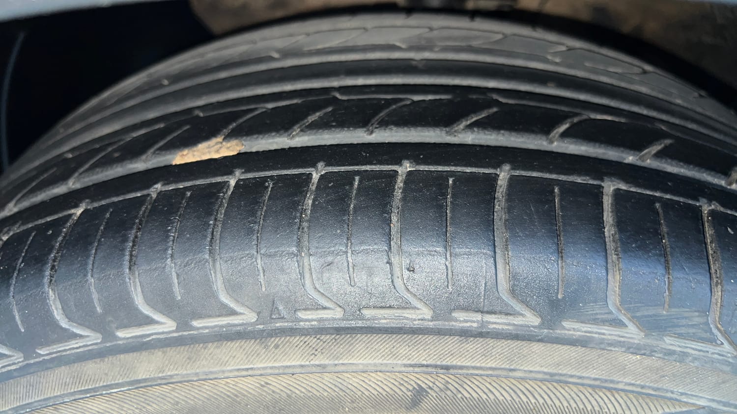 Used 2022 Kia Carens Luxury Plus 1.5 Diesel 6 STR Diesel Manual tyres LEFT FRONT TYRE TREAD VIEW