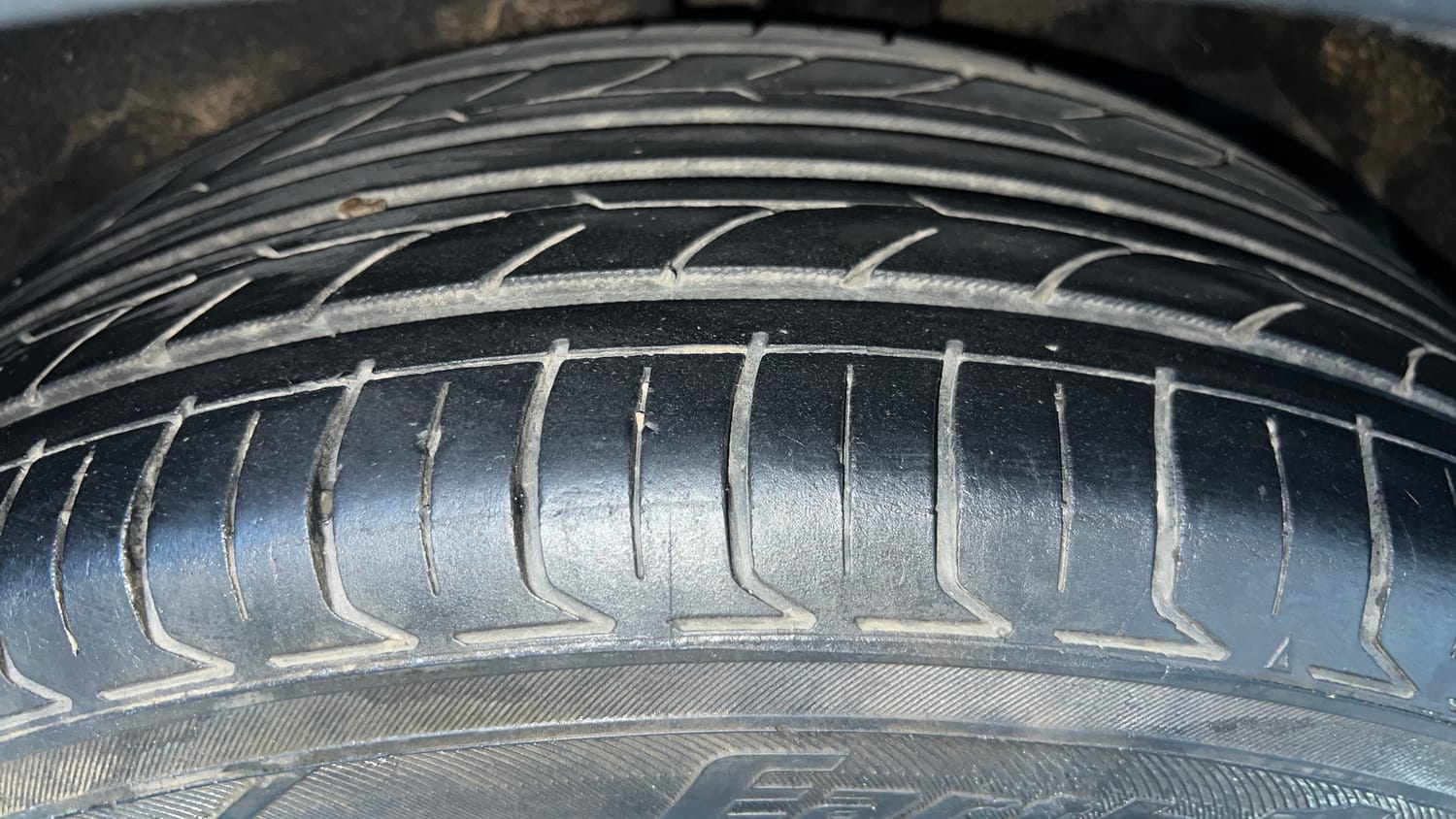 Used 2022 Kia Carens Luxury Plus 1.5 Diesel 6 STR Diesel Manual tyres LEFT REAR TYRE TREAD VIEW