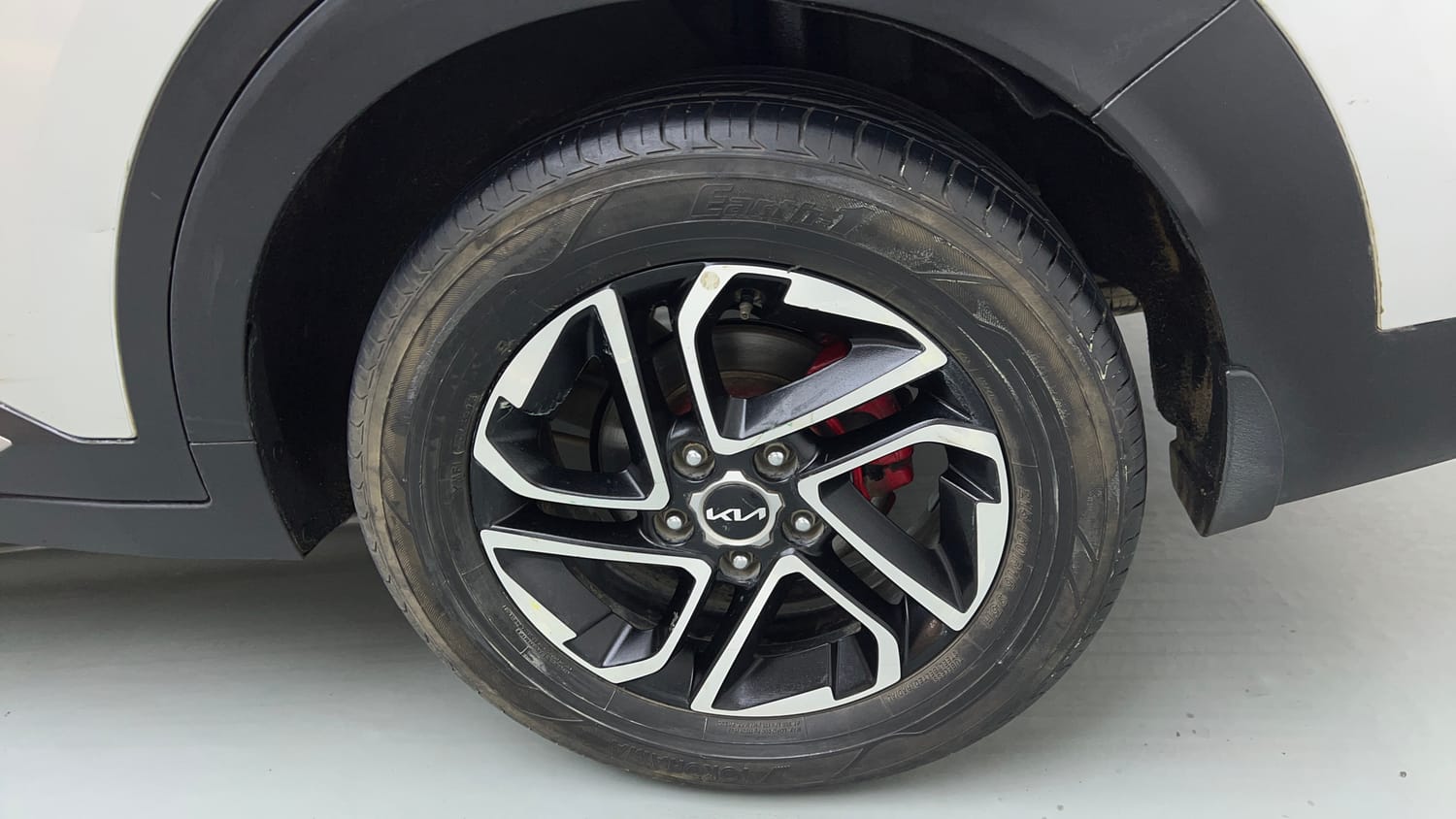 Used 2022 Kia Carens Luxury Plus 1.5 Diesel 6 STR Diesel Manual tyres LEFT REAR TYRE RIM VIEW