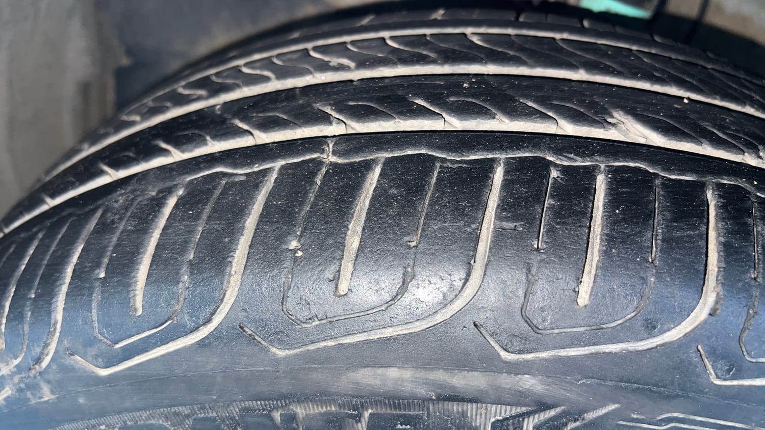 Used 2022 Honda City V Petrol Petrol Manual tyres LEFT FRONT TYRE TREAD VIEW