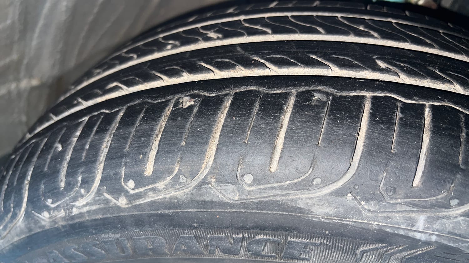 Used 2022 Honda City V Petrol Petrol Manual tyres RIGHT FRONT TYRE TREAD VIEW