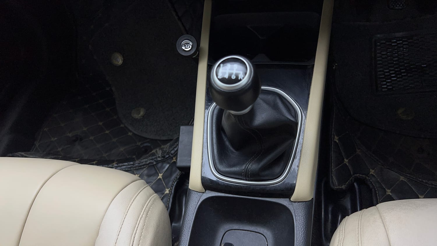 Used 2022 Honda City V Petrol Petrol Manual interior GEAR  KNOB VIEW