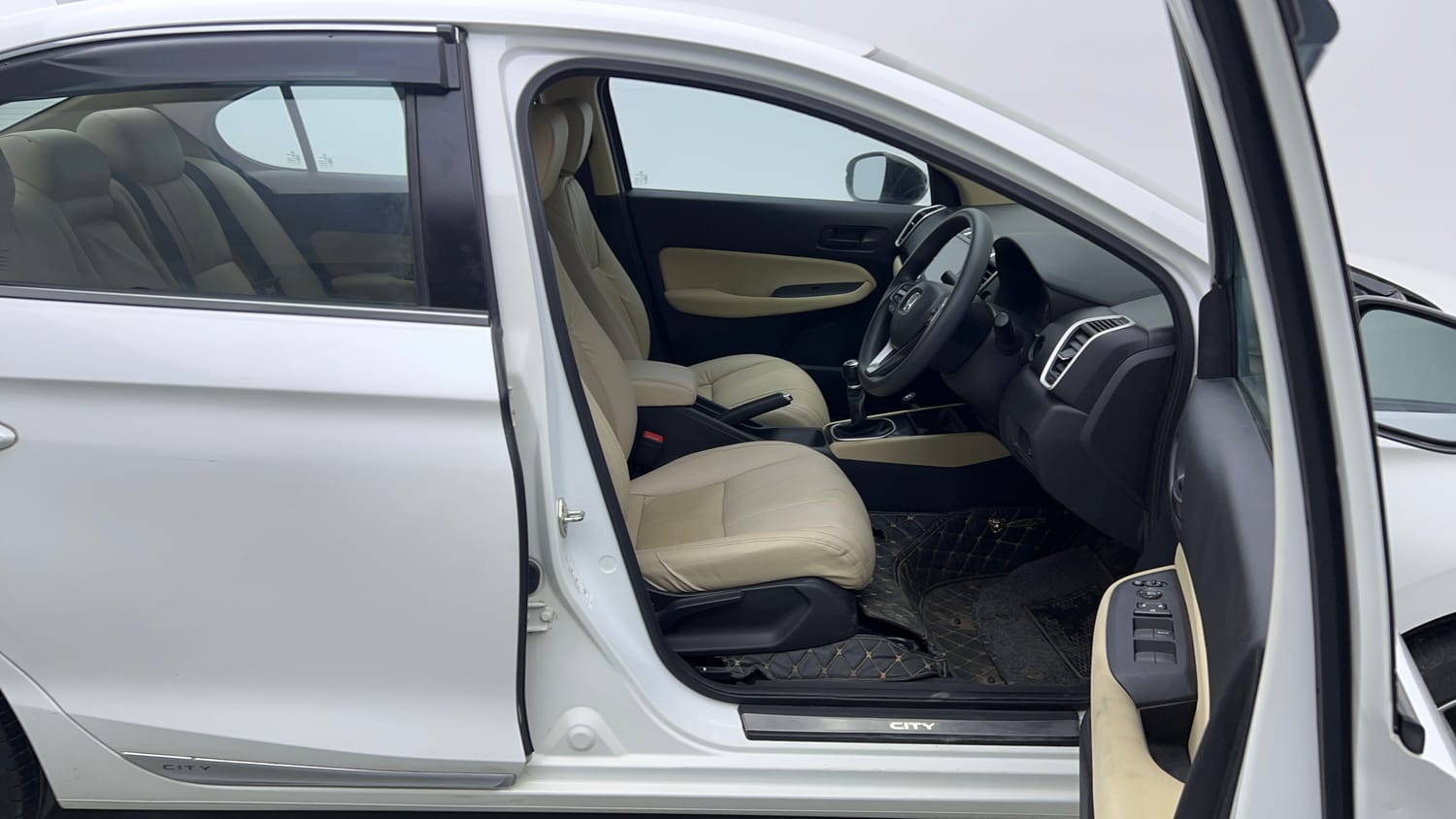 Used 2022 Honda City V Petrol Petrol Manual interior RIGHT SIDE FRONT DOOR CABIN VIEW