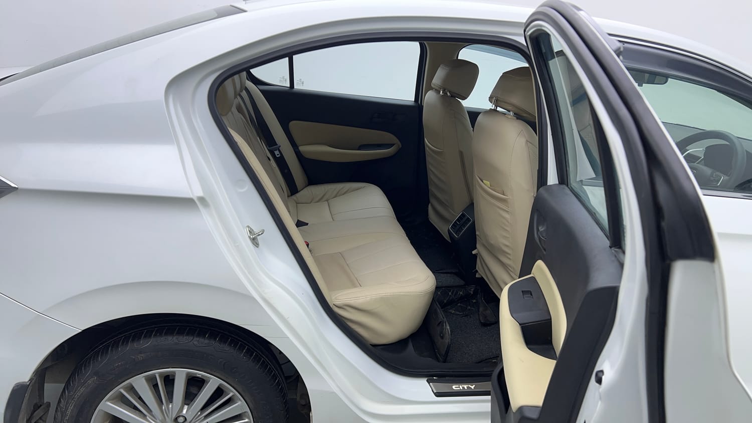 Used 2022 Honda City V Petrol Petrol Manual interior RIGHT SIDE REAR DOOR CABIN VIEW
