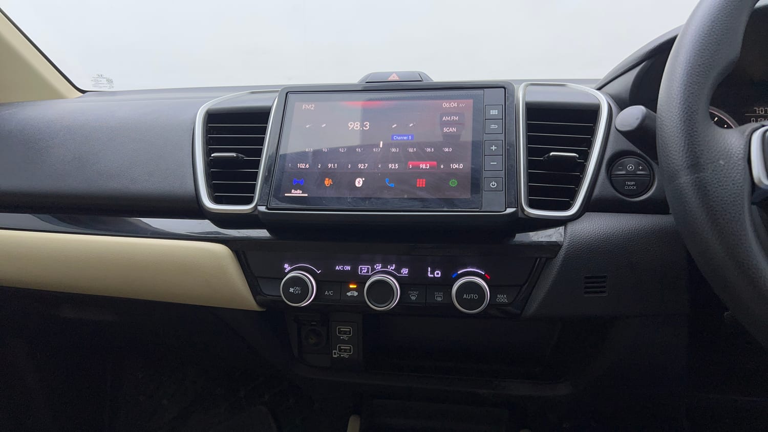Used 2022 Honda City V Petrol Petrol Manual interior MUSIC SYSTEM & AC CONTROL VIEW